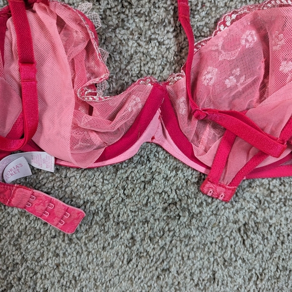 Victoria secret Bright Pink Lace Floral Back Closure Bra Size 32D - Picture 7 of 8